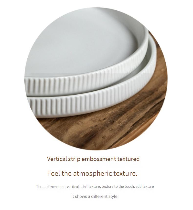 Assiette décorative en céramique blanche gaufrée - Plat à dessert et à apéritif de 20 cm (vaisselle minimaliste pour une salle à manger moderne)_voghion.com