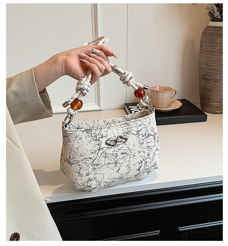 Small niche design for women 2024 new style textured and stylish single shoulder crossbody bag, fashionable chain_voghion.com