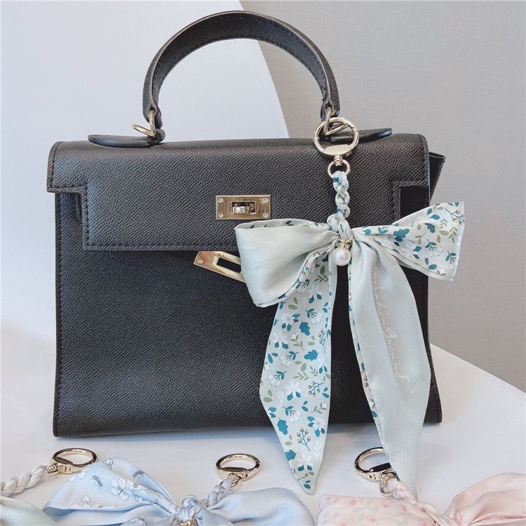 Portachiavi alla moda con sciarpa di seta, creativo, con fiocco di nastro di perle, portachiavi per auto, grazioso ciondolo per borsa da donna_voghion.com