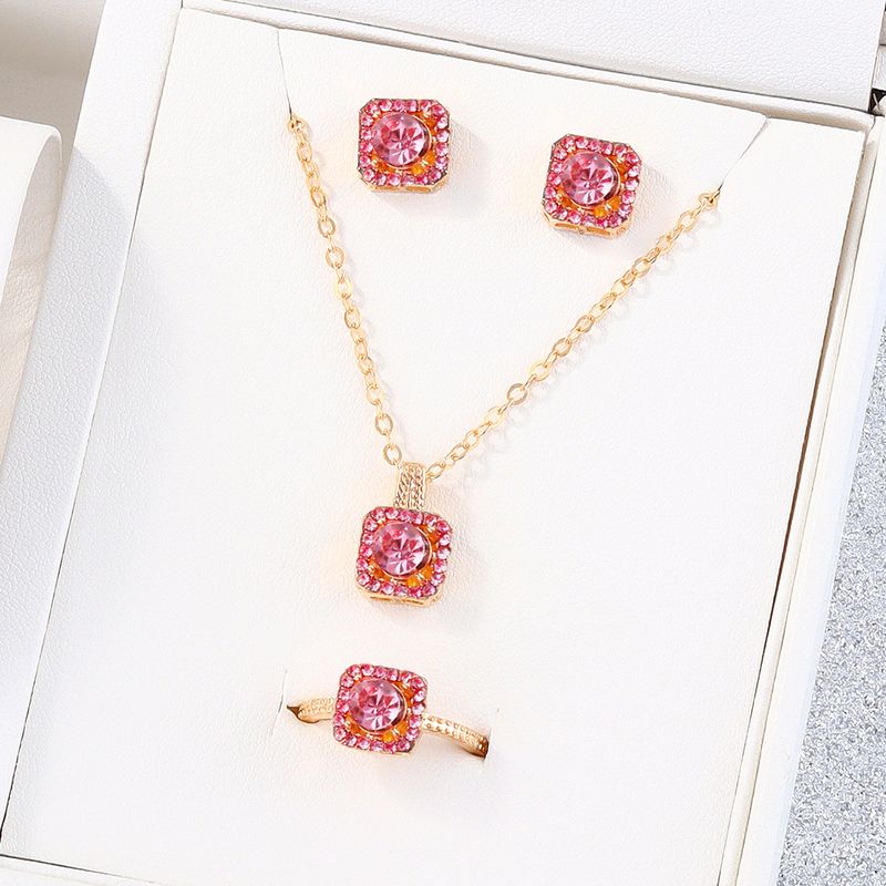 Dreiteiliges Set mit Diamant- und Zirkonhalskette, Ohrringen, Ring, Anhänger für Frauen sowie Schlüsselbeinkette für die Live-Übertragung von Internet-Prominenten_voghion.com