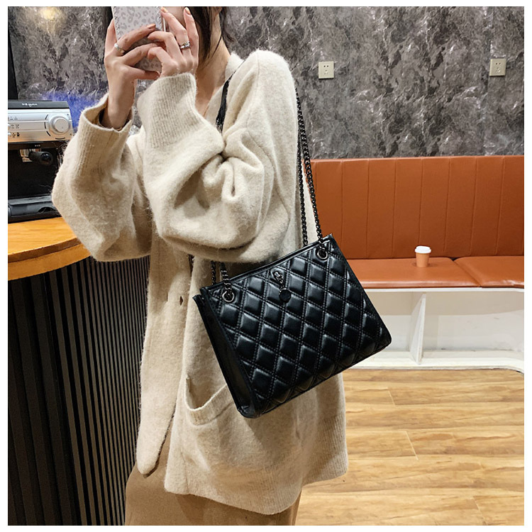 2023 primavera e l'estate nuova moda monospalla ascellare borsa filo ricamo rombico borsa tendenza catena tote bag donne_voghion.com