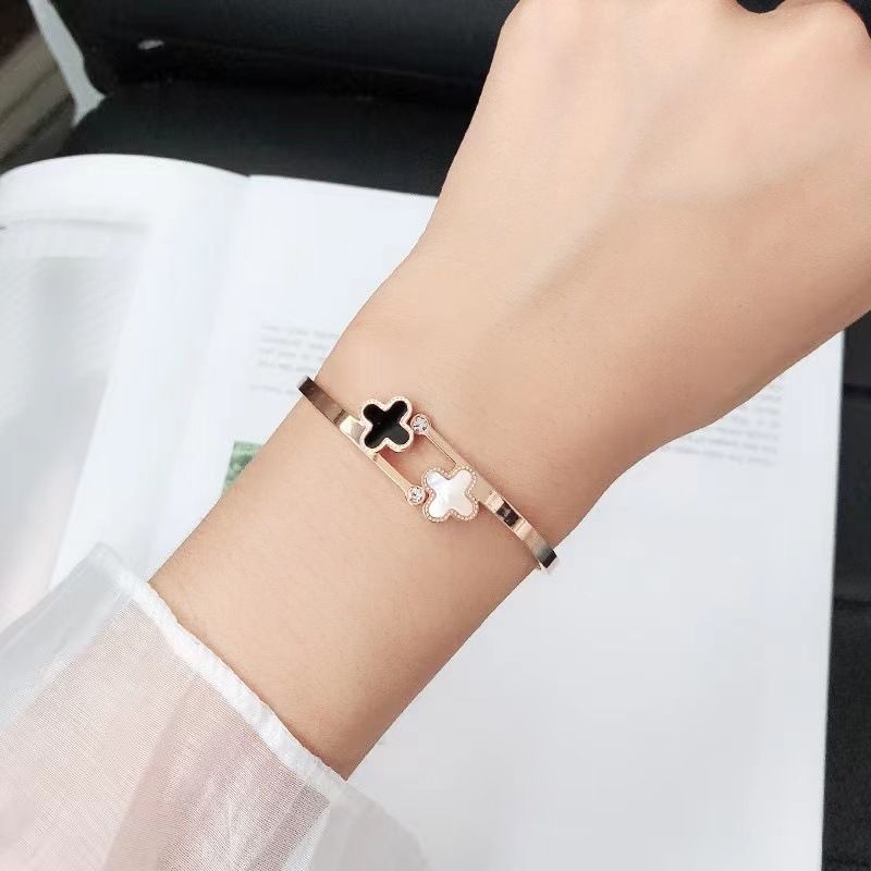 Double Four Leaf Clover Bracelet - Black & White Titanium Steel With Micro Diamonds (18K Rose Gold Plated, Kids' Jewelry)_voghion.com