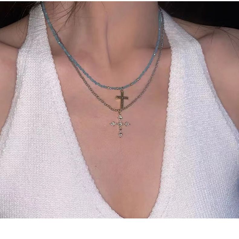 Colar de cruz estilo escuro para mulheres do verão, colar de clavícula com contas finas de alta qualidade, design, colar doce e descolado, novo estilo_voghion.com