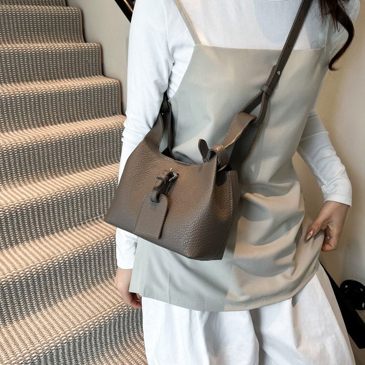 Modieuze damestas 2025, nieuw binnen - stijlvolle schouder- en crossbodytas voor dagelijks gebruik, middelgrote maat, magnetische sluiting, PU-materiaal_voghion.com