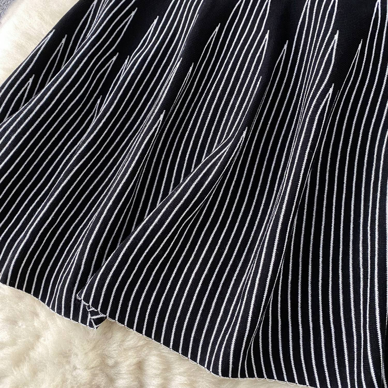 Abito estivo da donna in maglia a righe con scollo rotondo senza maniche, design Niche Fairy, gonna di media lunghezza_voghion.com