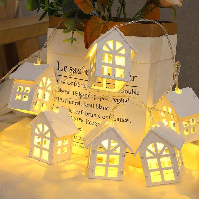 Luci a LED a forma di casa di Natale in legno con decorazioni a forma di cuore e stella – Alimentate a batteria/USB per un'atmosfera festosa_voghion.com