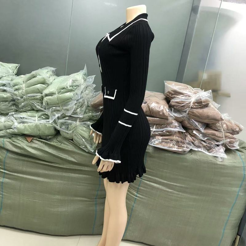 Abito in maglia con bottoni in legno e bordo a orecchino, a maniche lunghe, da donna_voghion.com