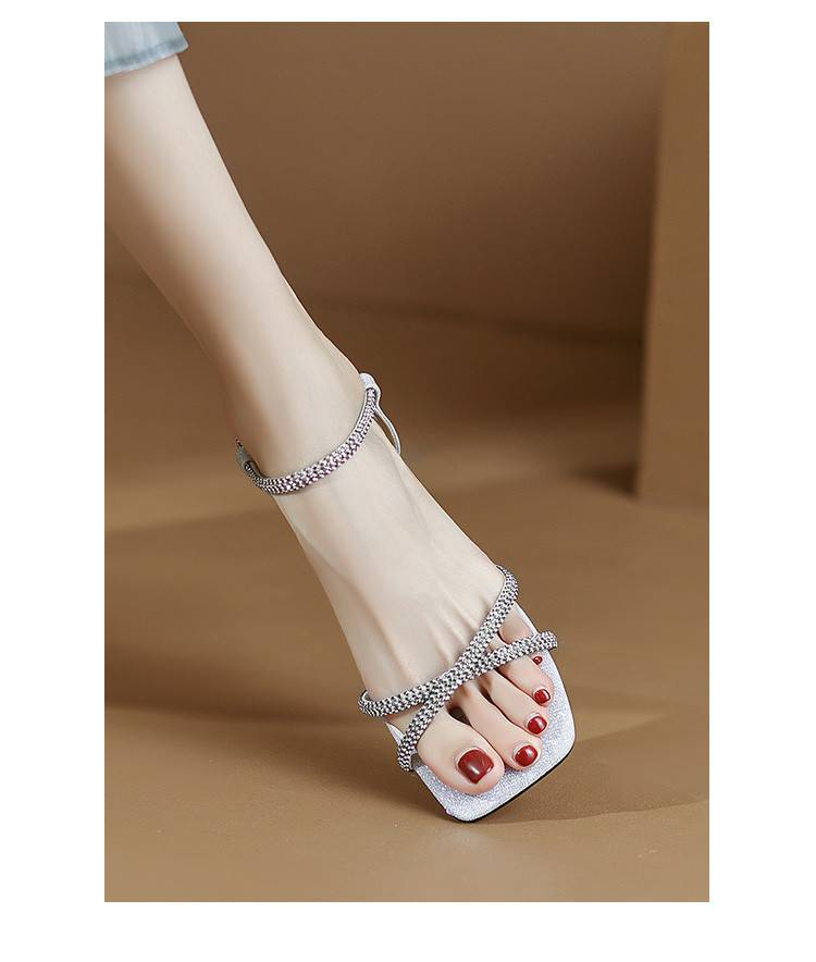 Sandales élégantes à bout ouvert pour femmes Cameido avec talons épais, dotées de brides simples ornées de strass, présentant un style féerique._voghion.com