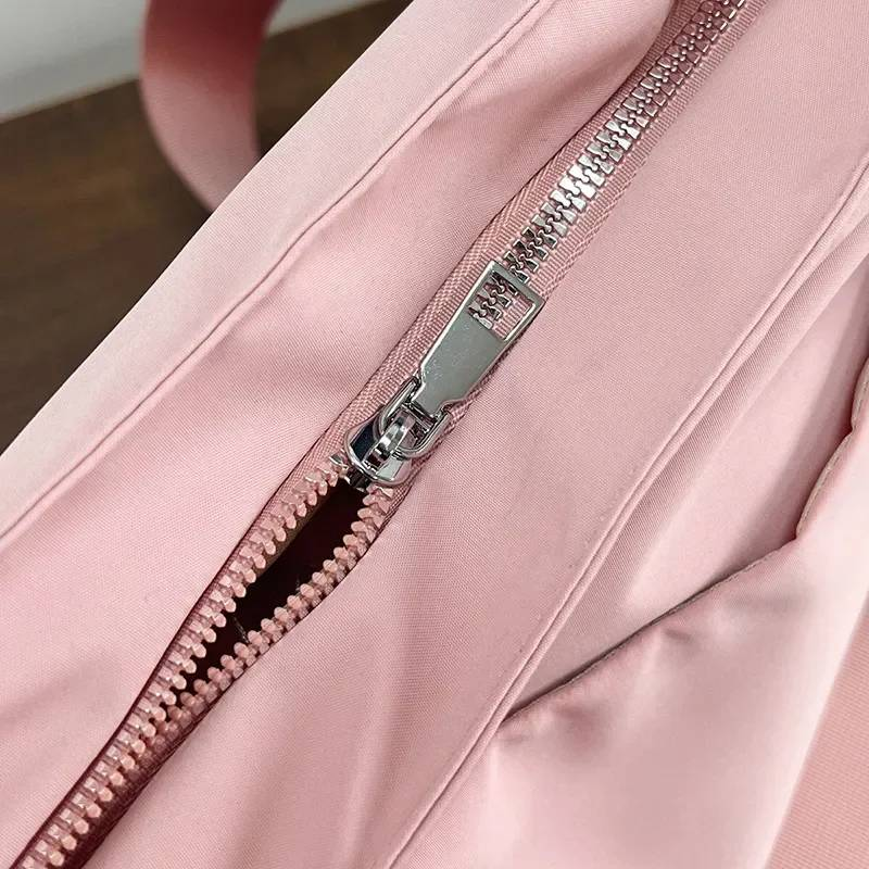 2024 Borsa da donna nuova Borsa tote in tinta unita Borsa a tracolla per pendolarismo Per il tempo libero Borsa semplice per mamma Borsa per uscire Borsa in nylon di grande capacità_voghion.com