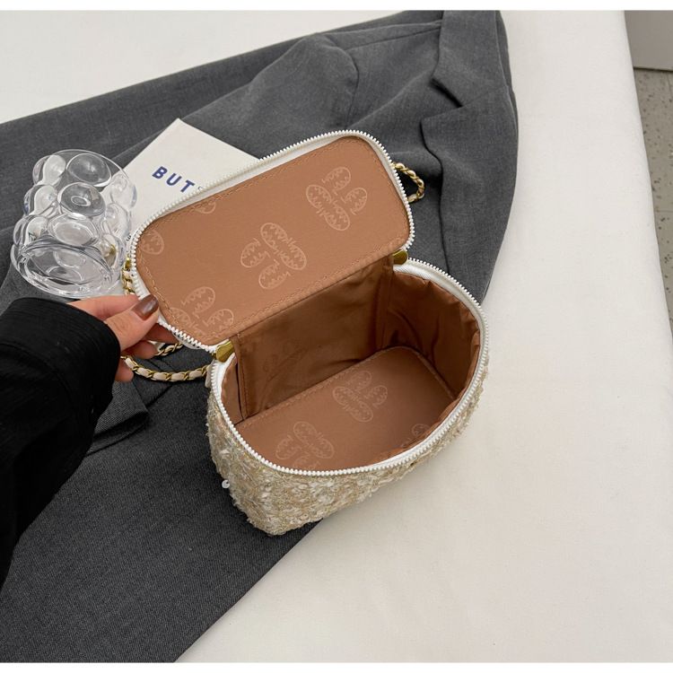 New trendy and niche single shoulder crossbody this year, women's fragrance box bag, woolen chain small square bag_voghion.com