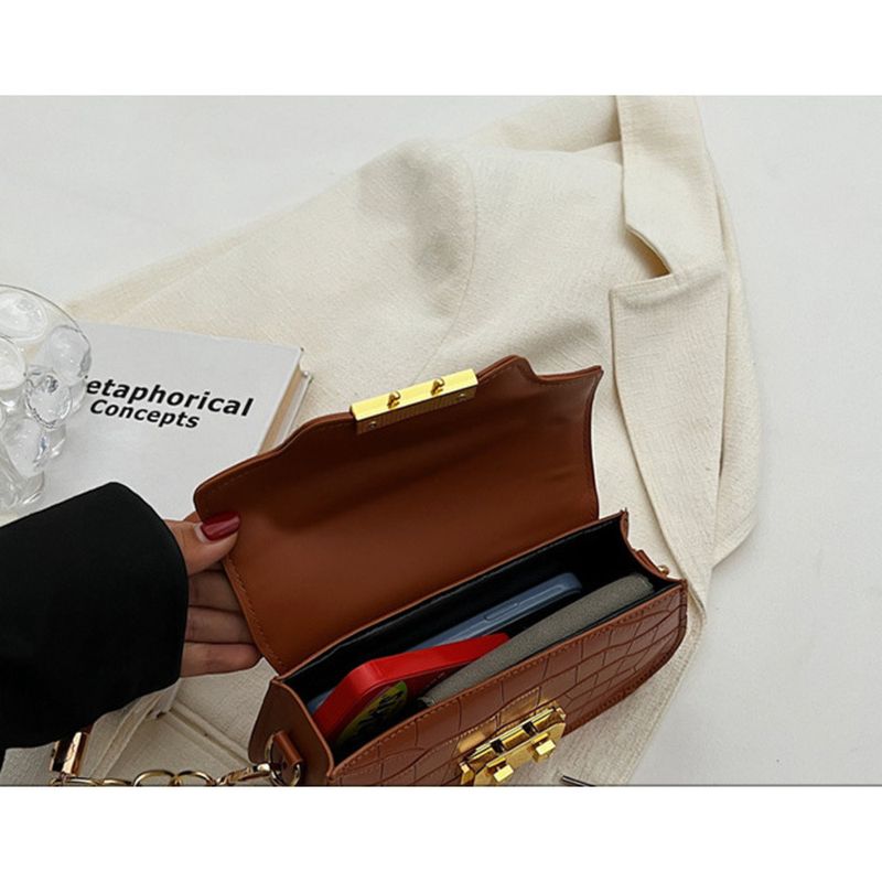 Borsa sotto le ascelle minimalista alla moda a tracolla casual personalizzata a spalla alla moda autunno 2024 da donna_voghion.com