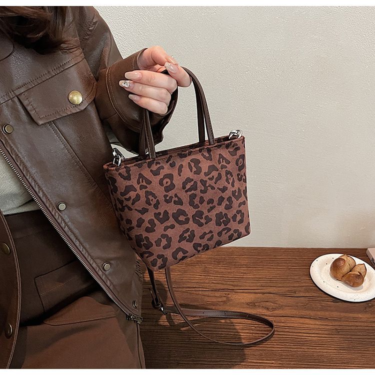 Advanced niche autumn/winter 2024 new trend leopard print crossbody for women, hand-held work bucket bag_voghion.com