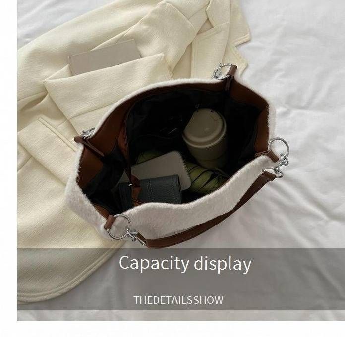 Weiche Samt-Tragetasche für Damen – modische Umhängetasche mit großem Fassungsvermögen und stilvollem Buchstabendruck, perfekt für Arbeit und Reisen_voghion.com