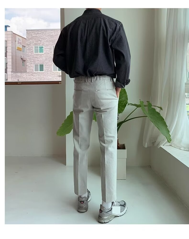 Herrenbekleidung, gewaschenes, abgenutztes Denim-Arbeitshemd mit langen Ärmeln_voghion.com
