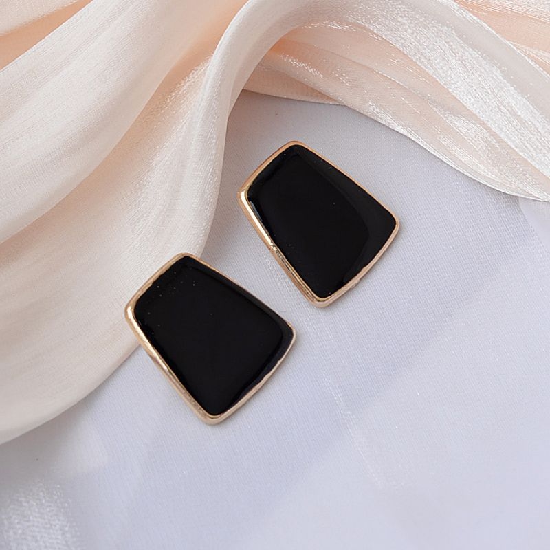 Orecchini quadrati retrò alla moda nuovi e spettacolari geometrici colorati in smalto nero trapezoidale da donna, garofano, regali_voghion.com