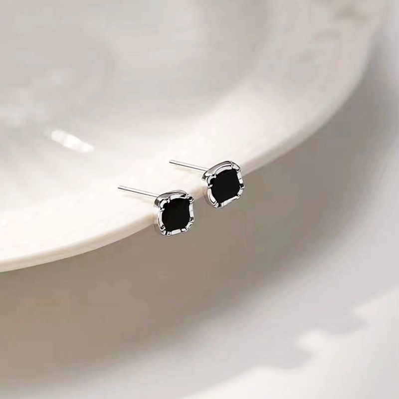 Black Square Stud Earrings Women's French Sweet Simple Explosive Earrings Exquisite High Sense Fashion Versatile Gas Tide Earrings_voghion.com