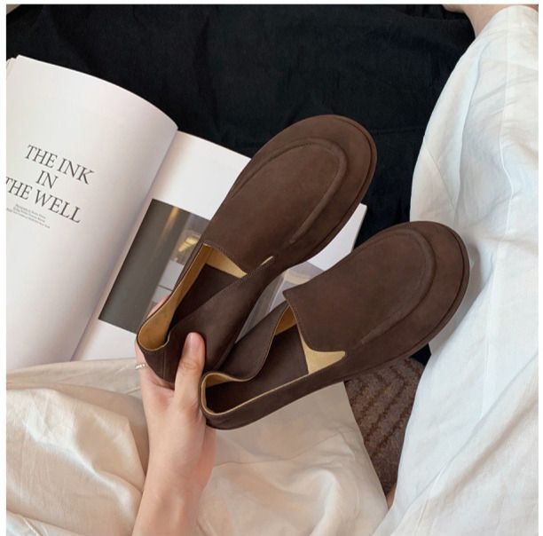 loafers. Lage hakken voor vrouwen, wolken, minimalistische ronde neus, wikkelvoeten,_voghion.com