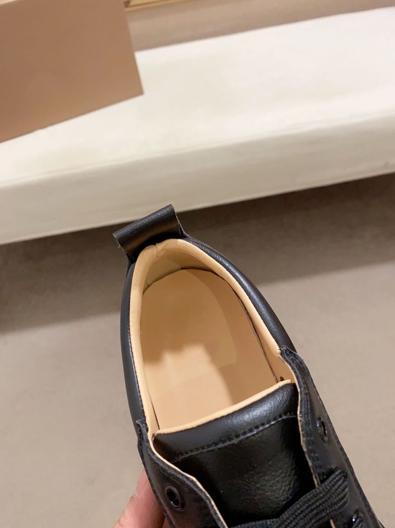 Neuer Stil 2025 Neue Herren Trendy Marke Casual Sports High-End Sneakers Patchwork Rivet Fashion Rote Sohle Weiße Schuhe_voghion.com