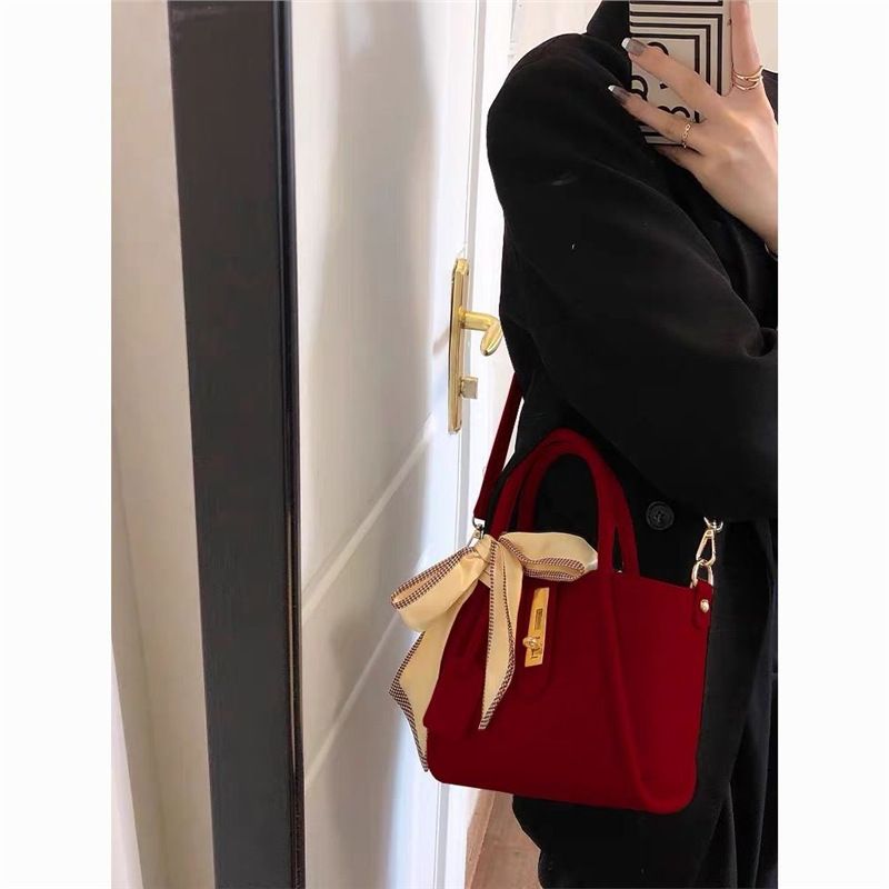 Women's Large Capacity Bucket Women 2025 New Crossbody Handbag Red Bride Wedding Bag_voghion.com