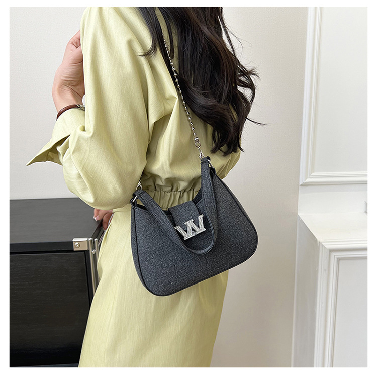 Factory Wholesale 2023 New Homeless Bag Women's Single Shoulder Messenger bag Crescent handbag rhinestone buckle armpit bag_voghion.com