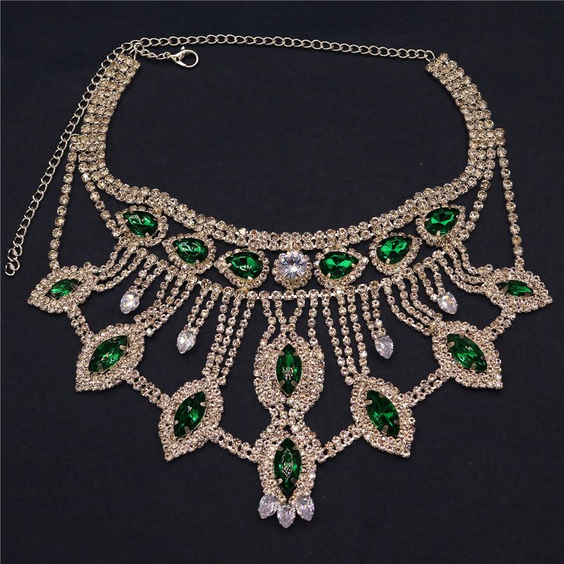 Collana girocollo in cristallo gotico da donna con pietra preziosa a goccia, catena corta a strati per un'estetica dark e uno stile boho_voghion.com