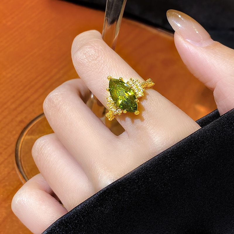 Olivgrüner Zirkonring im französischen Hofstil – Elegantes, luxuriöses, offenes Design für Damen_voghion.com