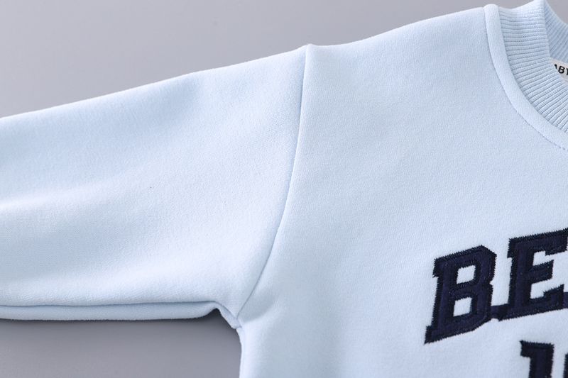 Completo due pezzi con felpa e pantaloni per bambini, motivo: orsetto inglese, primavera/autunno 2025_voghion.com