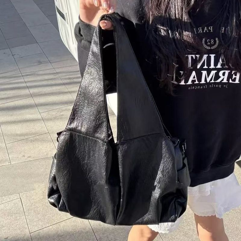 New Versatile Oil Wax Leather Large Capacity Tote High-end Shoulder Underarm Commuter Crossbody Bag_voghion.com