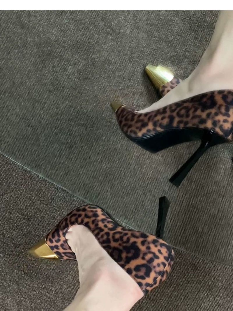 Yang Shulin Style Metal Square Sexy Stiletto Feminino Preto Verniz Couro Verniz Versátil Salto Alto Bico de Ferro_voghion.com