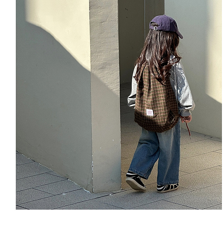2024 Abbigliamento primaverile per ragazze Nuova lettera maglione Edizione coreana Stile occidentale Casual a maniche lunghe Moda Versatile per bambini_voghion.com