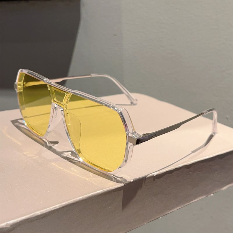 Occhiali da sole monoblocco con montatura grande e sottile, aste in metallo, antiriflesso, da donna_voghion.com