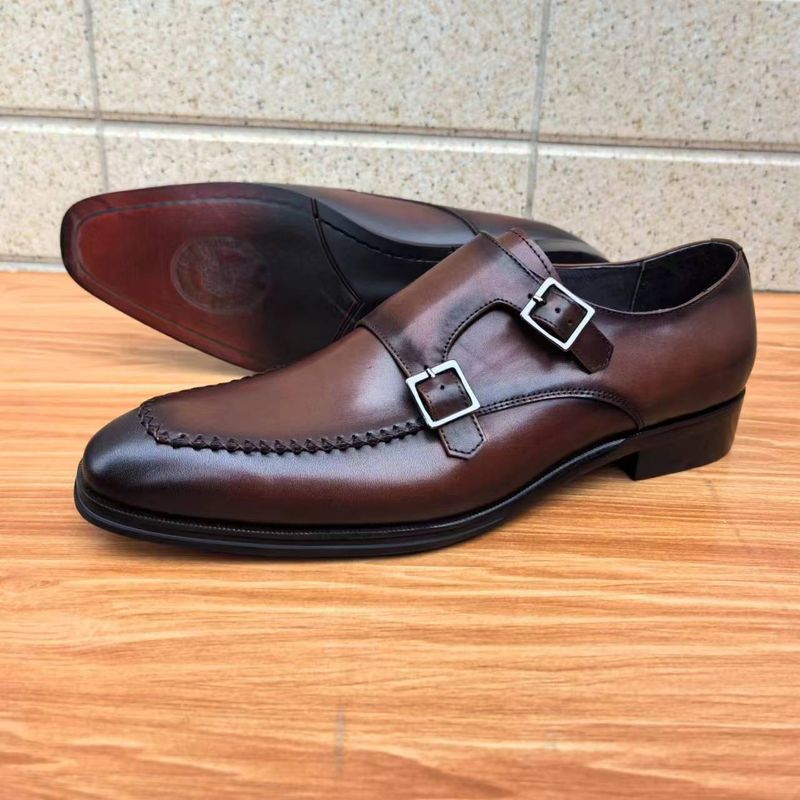 Lässiges Slip-on-Kleid aus Leder mit hartem Boden_voghion.com