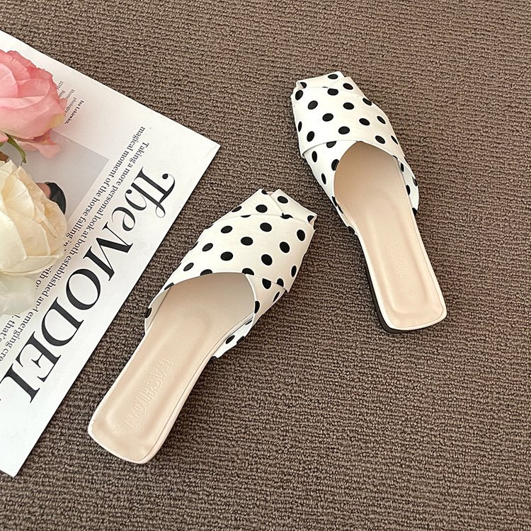 Zapatillas de mujer con puntera cubierta y lunares, sandalias con tiras cruzadas de cuero, sandalias con recortes, chanclas de verano 2022_voghion.com