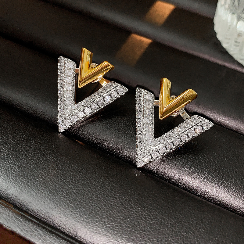 Designer Zircon V-shaped a pair of earrings fashion personality studs light luxury high sense _voghion.com