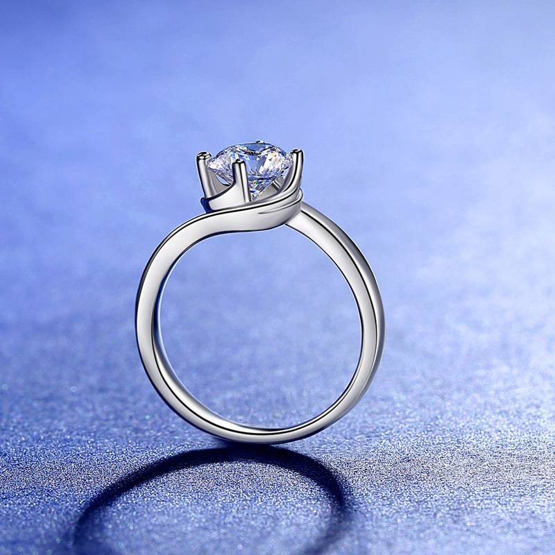 Anello in argento sterling S925 per donna, classico, versatile, temperamento, anello da dito con moissanite a quattro griffe, 1 ct, braccio a torsione_voghion.com
