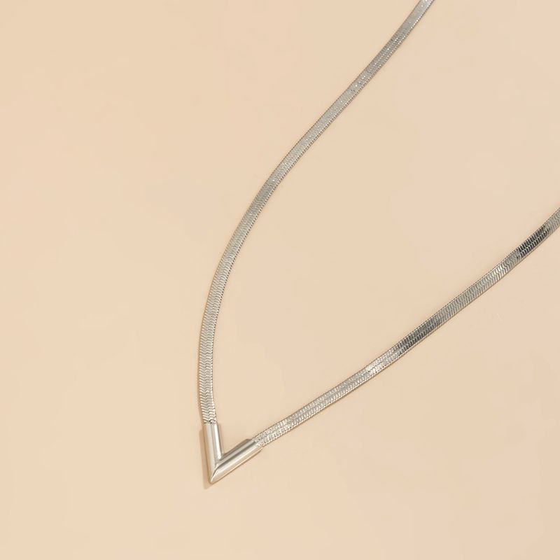 Evropské a americké pánské šperky personalizované minimalistické a kreativní náhrdelník s hadím řetízkem ve tvaru V, moderní a klíční kost_voghion.com