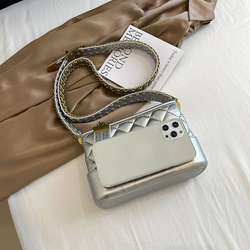 Borsa di alta qualità nuova catena nicchia moda vagabonda 2024 fragranza borsa a tracolla singola borsa da donna Ring-check_voghion.com