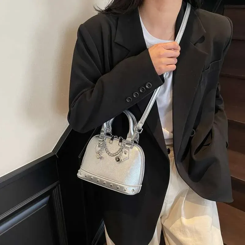 Designer 2025 Leather Shopper Stylish Commuter Crossbody Purse Vinte Minimalist Design Solid Color Handb For Women_voghion.com