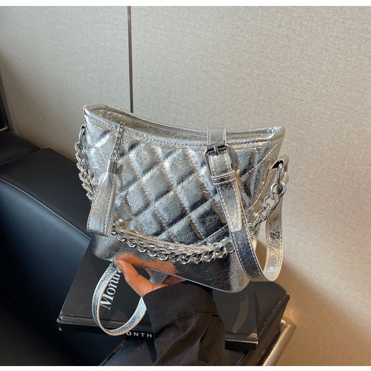 High-End Bucket 2024 New Niche Silver Fashion Quilted Chain Shoulder Crossbody Hobo Bag_voghion.com