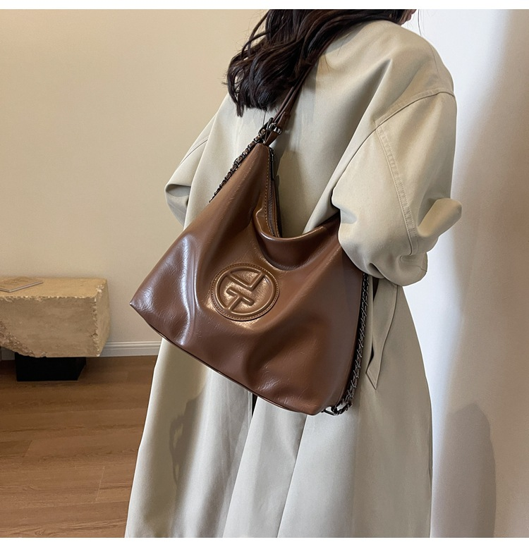 2024 Light Luxury Creative Women's New Cool And Trendy Saddle Bag Fashion Large Capacity Shoulder Bag Solid Color Handbag_voghion.com