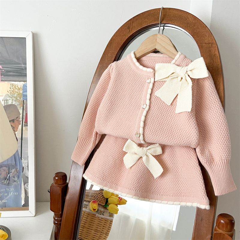 2024 Herbst und Winter Neue Strickanzug Big Bowknot Baby Mädchen Langarm Stilvolle Zwei Stück Kinder Pullover Rock_voghion.com
