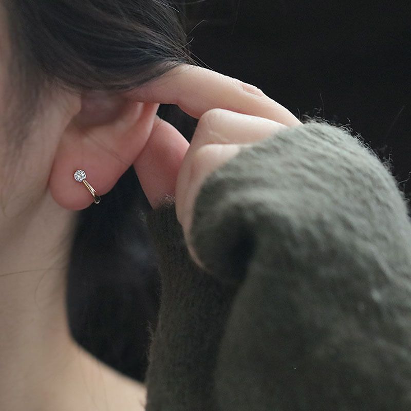 Tichins Cool Style Reines Silber Einzelner Diamant Für Frauen, Einfacher Stil, Gebogenes Zirkon-Set, Vielseitige Ohrringe Und_voghion.com