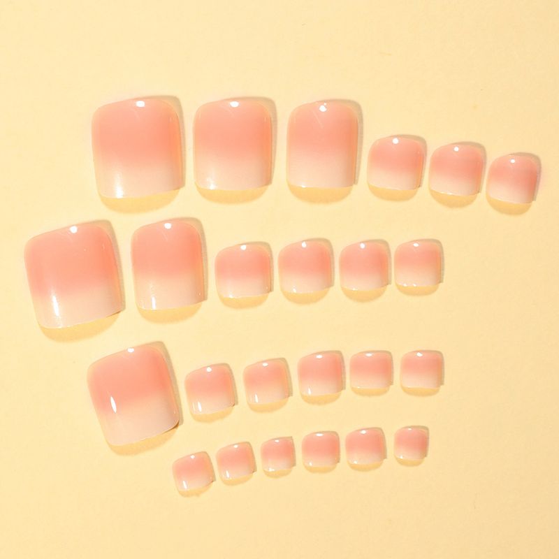 Unghie dei piedi sfumate rosa ciliegio, unghie semplici e nobili, unghie speciali in stile francese_voghion.com