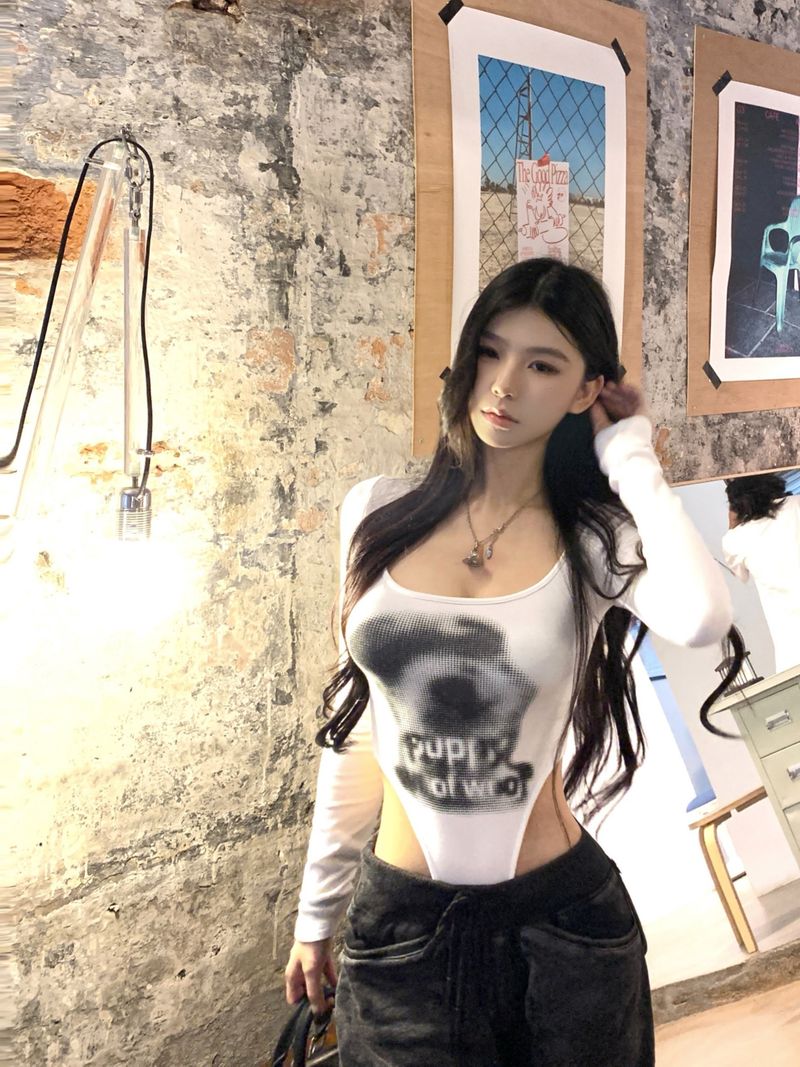 Temptation Weißes schulterfreies Langarm-T-Shirt für Damen im amerikanischen Stil, würziges Mädchen, schmale Passform, einteiliges süßes, cooles Oberteil_voghion.com