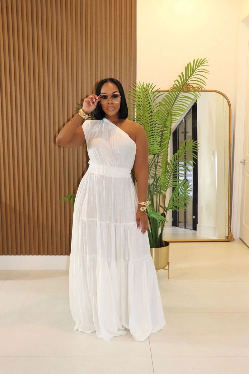 Abito elegante e comodo da donna con cuciture sulle spalle in tinta unita, nuovo stile per le vacanze al mare._voghion.com