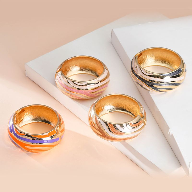 Hot Fashion Retro Gold W Elegant Ladies Drop Oil Patchwork Hand Accessories Bracelet_voghion.com