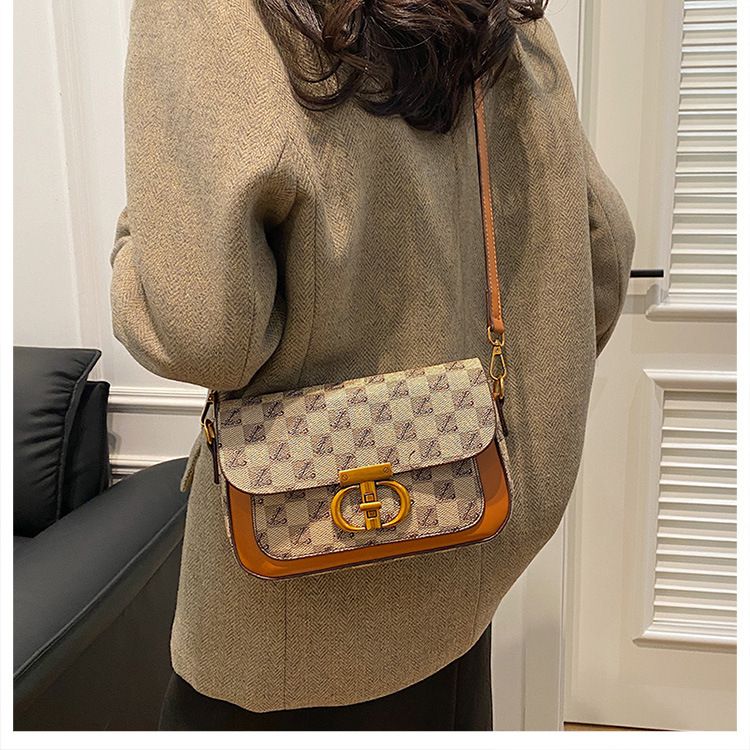 Fibbia con chiusura di alta qualità, grande capacità, elegante borsa quadrata piccola, 2024 nuova monospalla versatile e alla moda_voghion.com