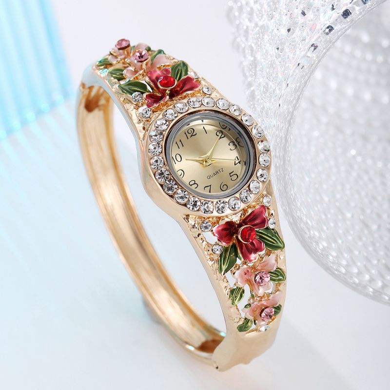 Orologio da polso in lega di quarzo con fiore decorativo tempestato di diamanti da donna in stile coreano 2025, per donna, diretto_voghion.com