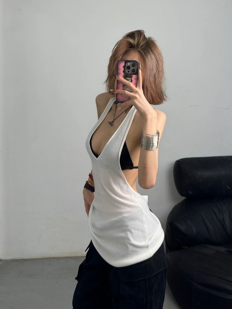 Canotta senza schienale con scollo a V e scollo a V, stile americano, vestibilità ampia, snellente, leggermente trasparente._voghion.com