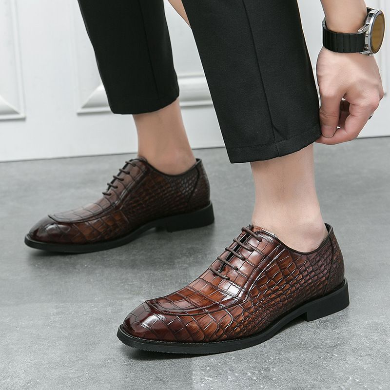 2025 Spring And Autumn New Business Formal Office Leather With Pointed Stone Pattern Emed Fashion Large Men's Shoes_voghion.com